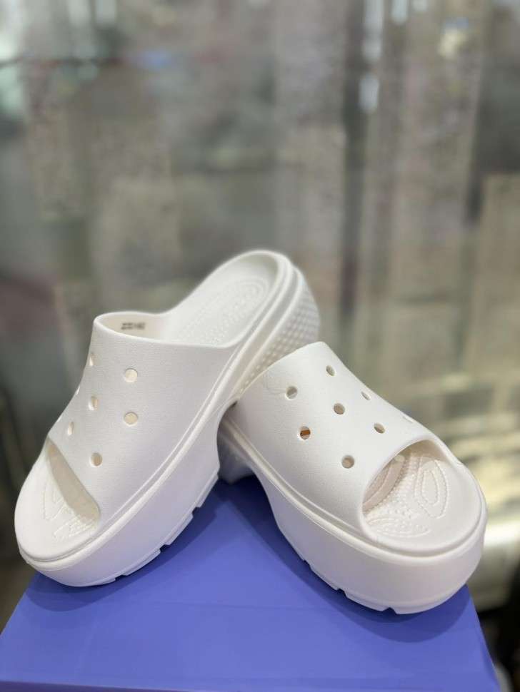 Жіночі шльопанці Crocs Stomp Slide Chalk — фото 8