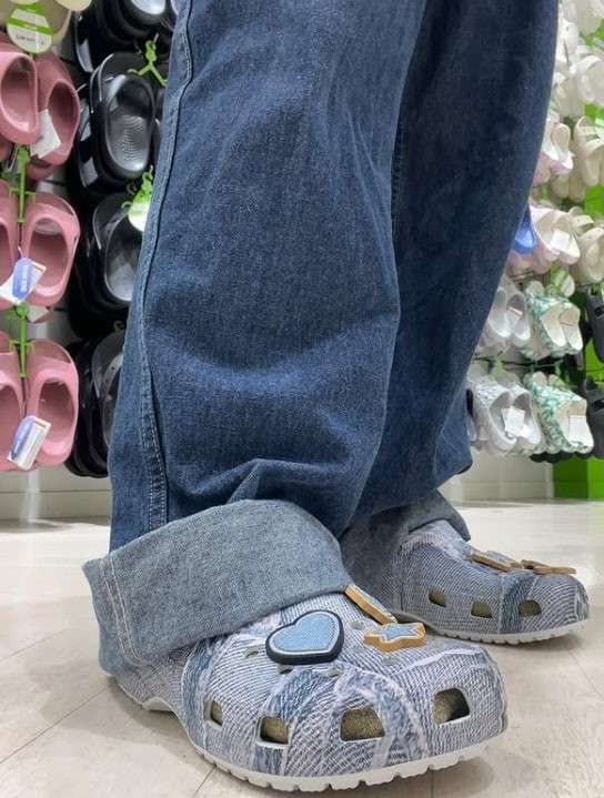 Жіночі Crocs Classic Denim Clog Light — фото 2