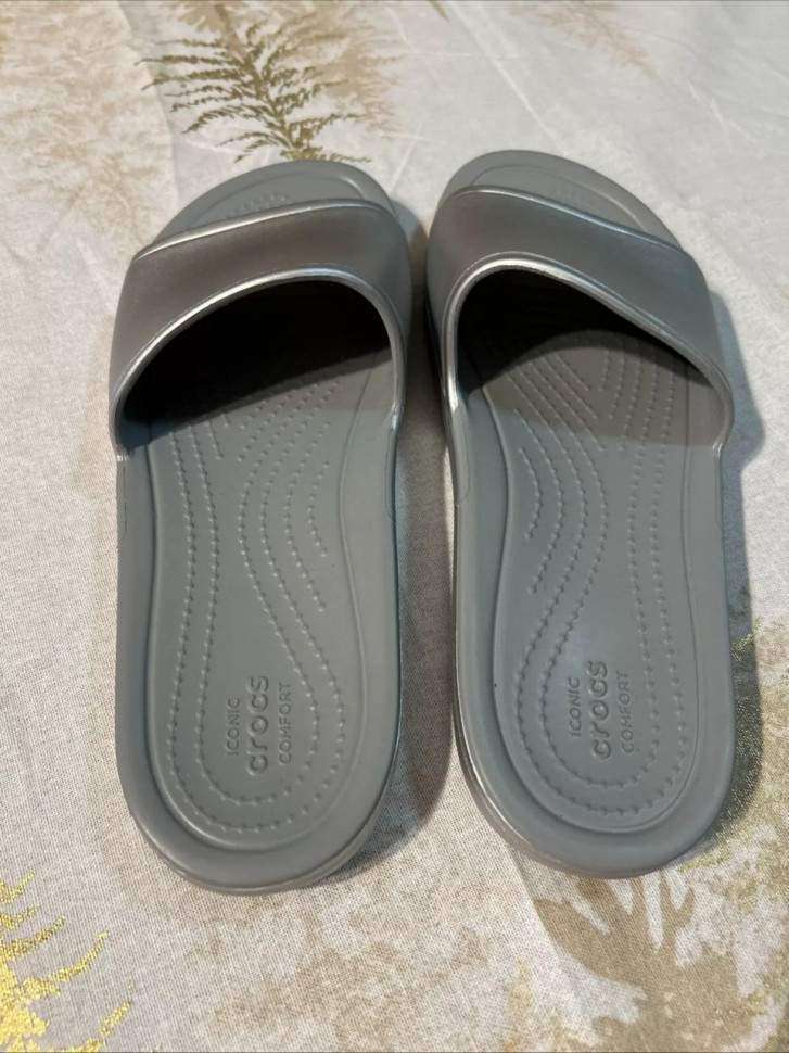 Жіночі шльопанці Сrocs Kadee Metallic Slide Sandals Silver — фото 5