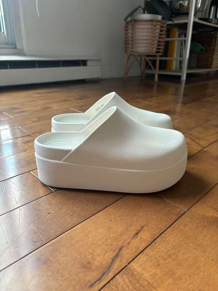 Жіночі шльопанці Crocs Dylan Platform Clog Chalk — фото 2