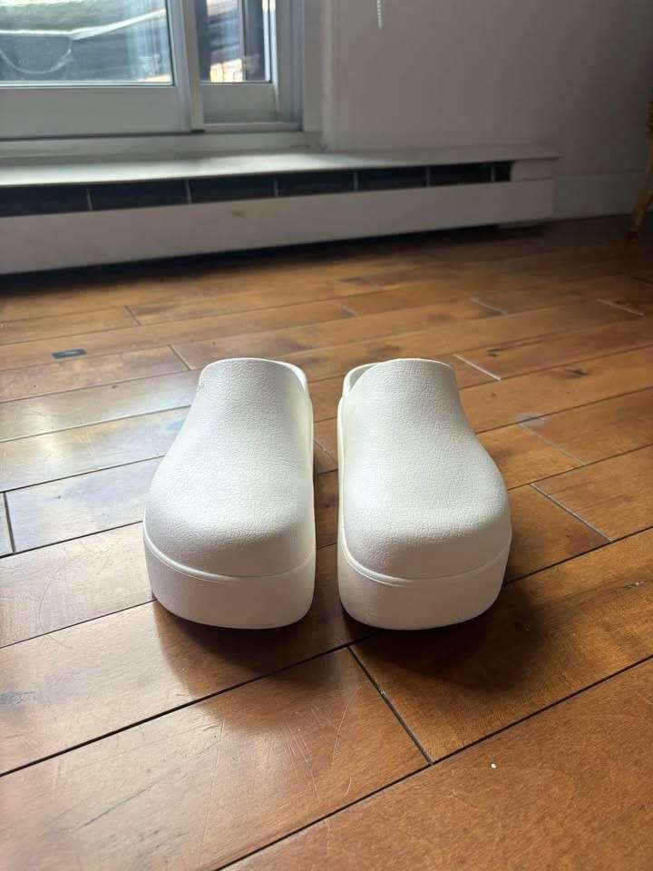 Жіночі шльопанці Crocs Dylan Platform Clog Chalk — фото 4