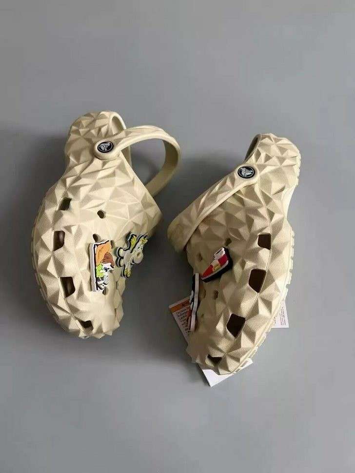 Жіночі Crocs Geometric Clog Bone — фото 5