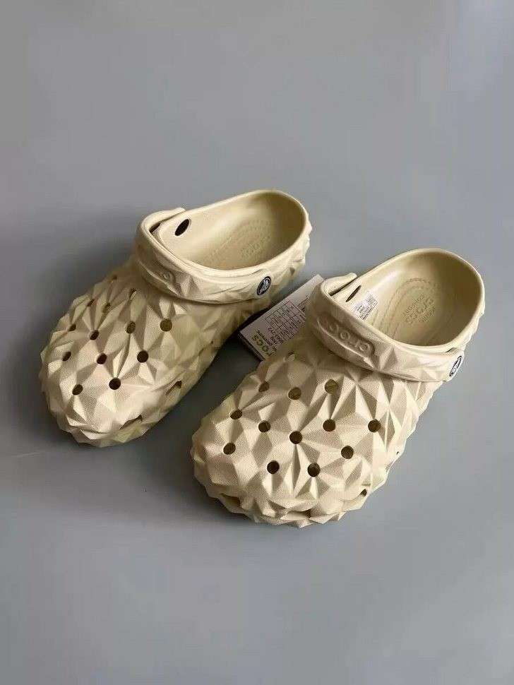 Жіночі Crocs Geometric Clog Bone — фото 6