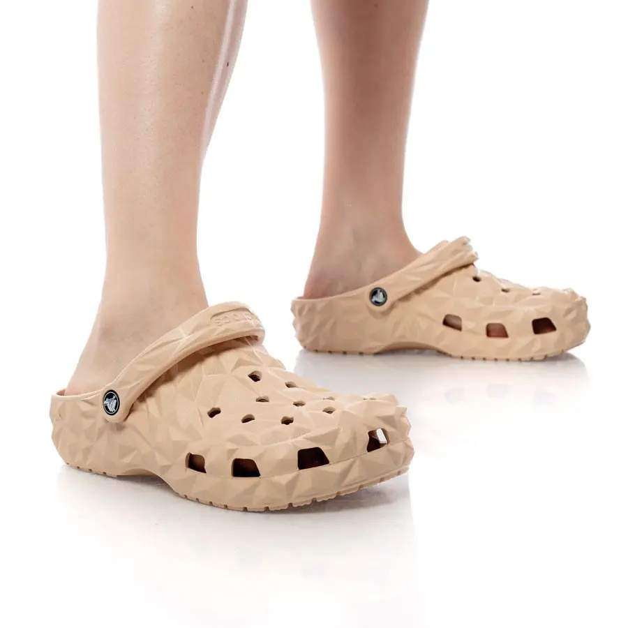 Жіночі Crocs Geometric Clog Bone — фото 7