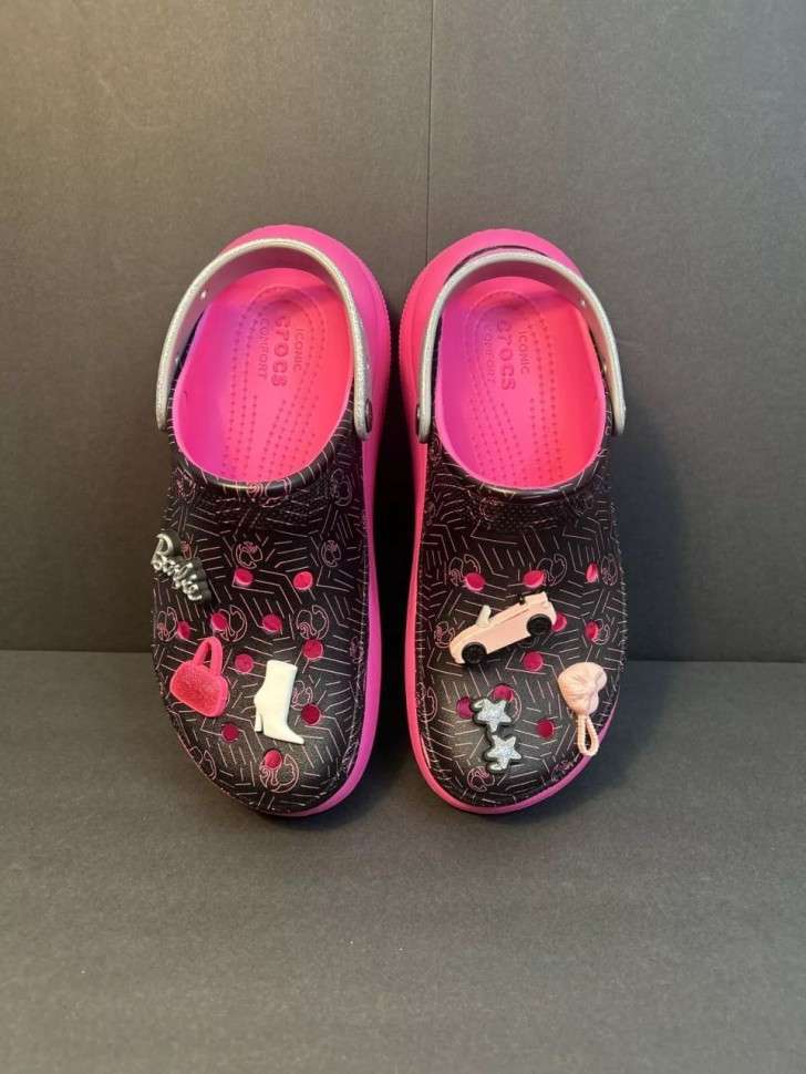 Жіночі Crocs Barbie Classic Crush Clog — фото 3