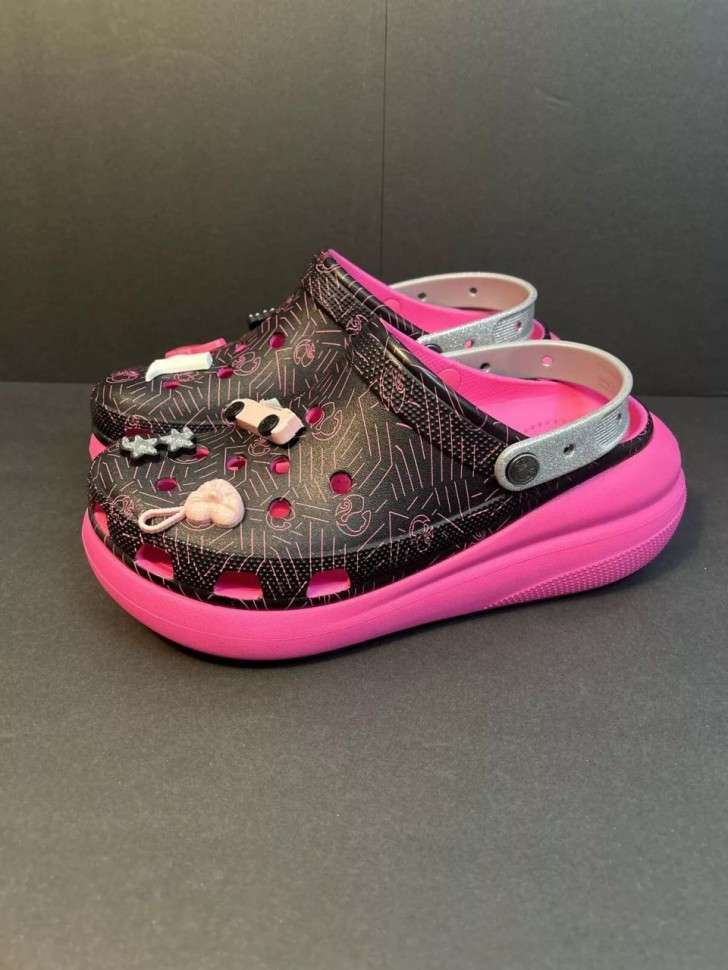 Жіночі Crocs Barbie Classic Crush Clog — фото 4