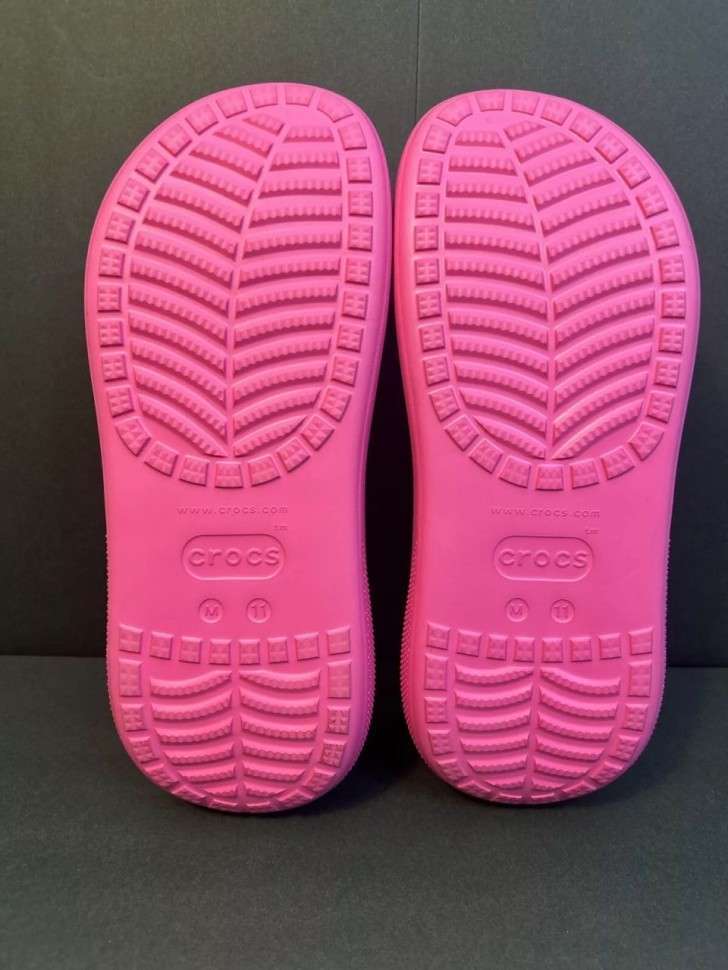 Жіночі Crocs Barbie Classic Crush Clog — фото 6