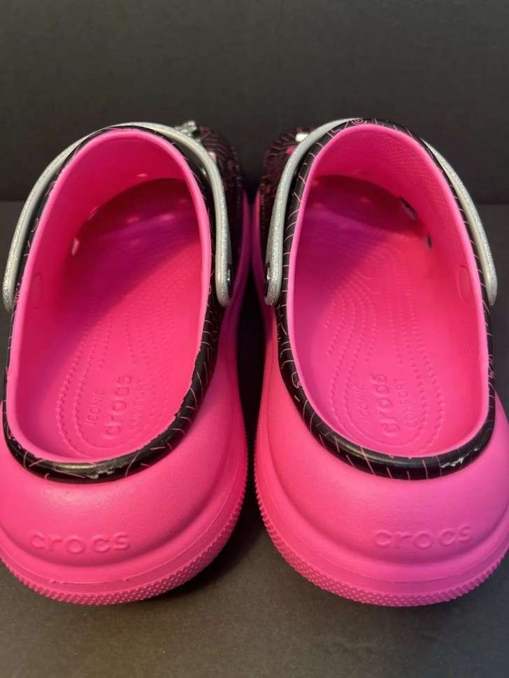 Жіночі Crocs Barbie Classic Crush Clog — фото 9