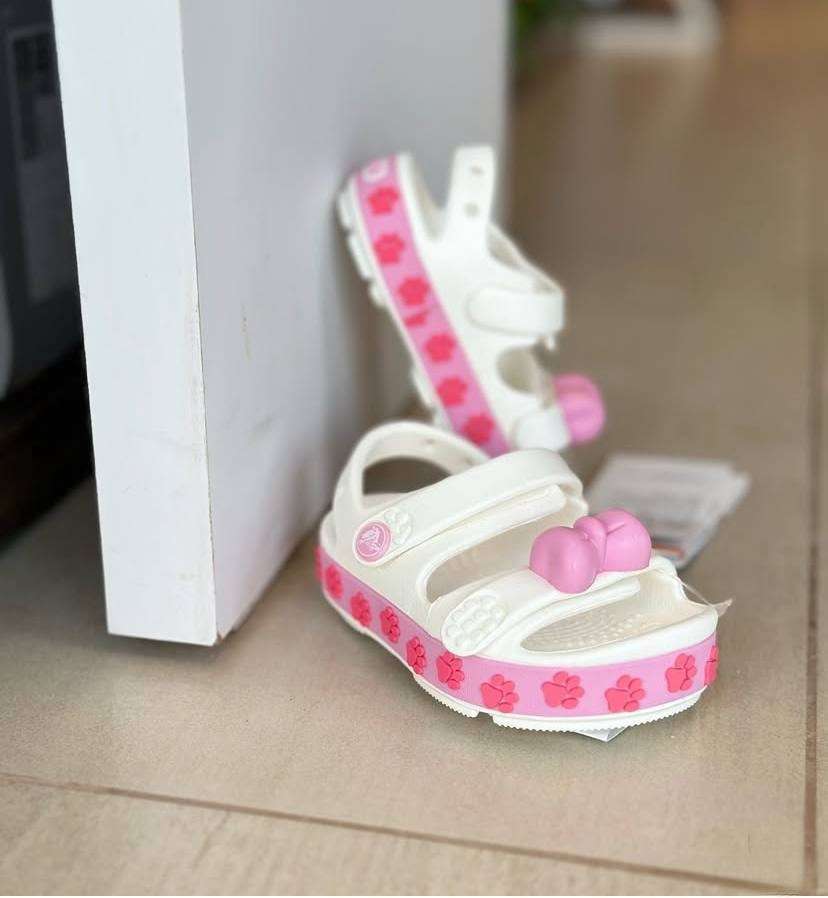 Crocs сандалі білі дитячі crocband cruiser pet sandal white pink tweed — фото 2