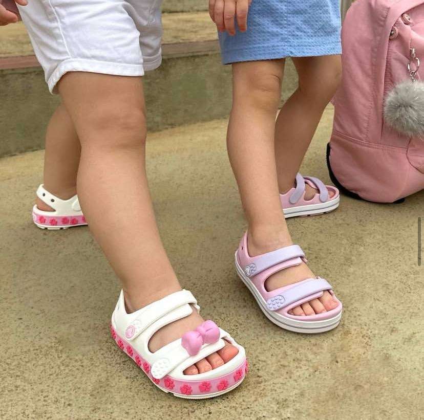 Crocs сандалі білі дитячі crocband cruiser pet sandal white pink tweed — фото 8