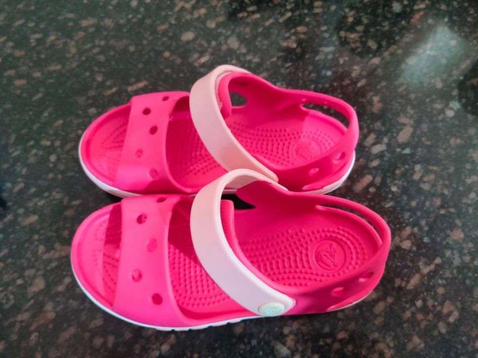 Дитячі сандалії для дівчинки Crocs Bayaband Kids Sandal Electric Pink — фото 2