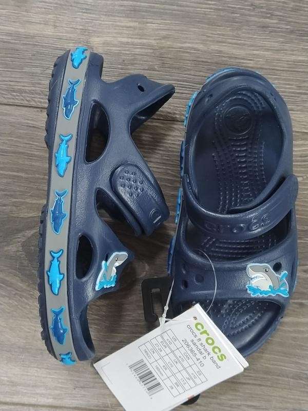 Дитячі сандалії для хлопчика Crocs Fun Lab Shark Band Sandal Navy — фото 2
