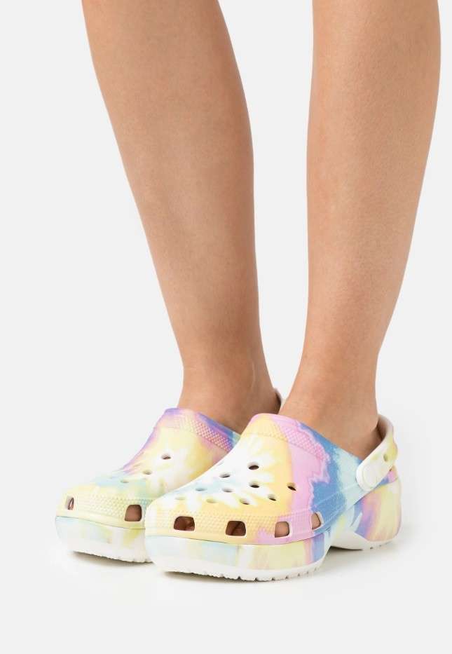 Жіночі Crocs Women's Classic Platform Tie-Dye Graphic Clog White / Multi — фото 14