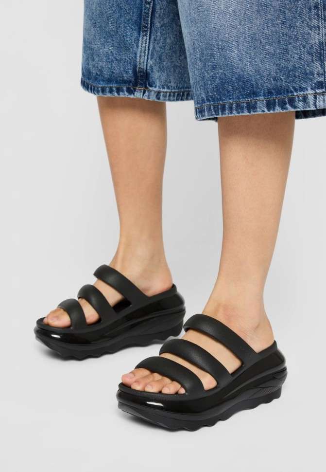 Жіночі шльопанці Crocs Mega Crush Triple Strap Black — фото 12