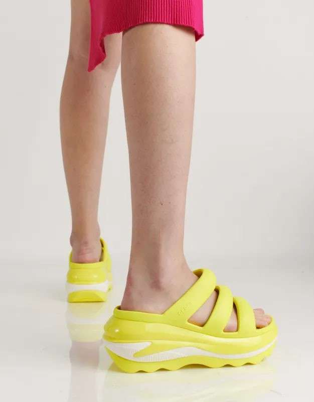 Жіночі шльопанці Crocs Mega Crush Triple Strap Acidity — фото 3