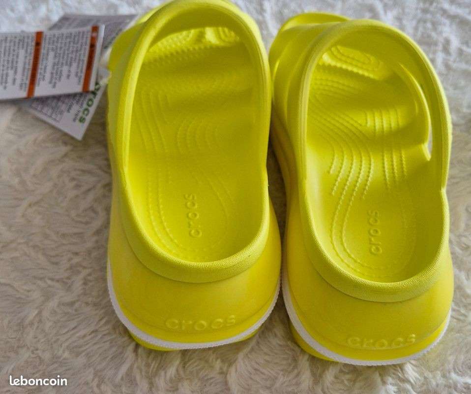 Жіночі шльопанці Crocs Mega Crush Triple Strap Acidity — фото 8