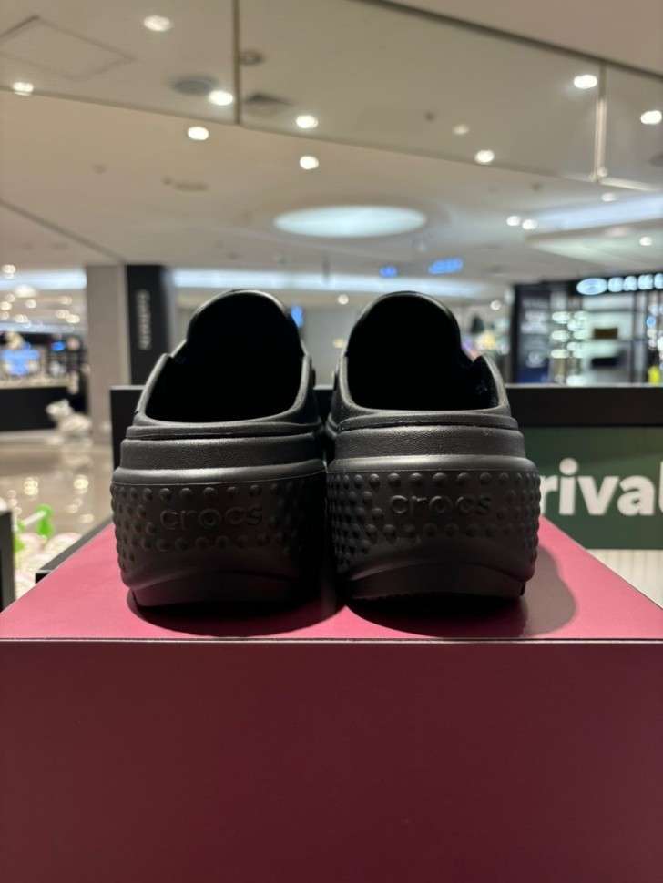Жіночі шльопанці Crocs Stomp Loafer Black / — фото 3