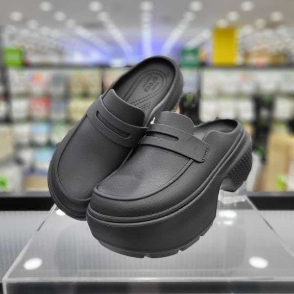 Жіночі шльопанці Crocs Stomp Loafer Black / — фото 9