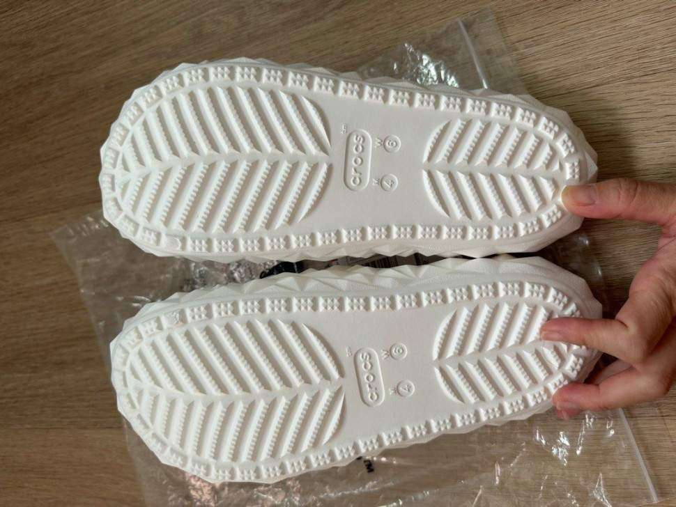 Жіночі шльопанці Crocs Classic Geometric Slide White — фото 5