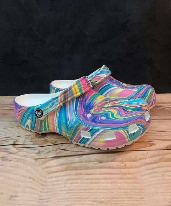 Дитячі Crocs для дівчинки Classic Kids Tie Dye clog — фото 2