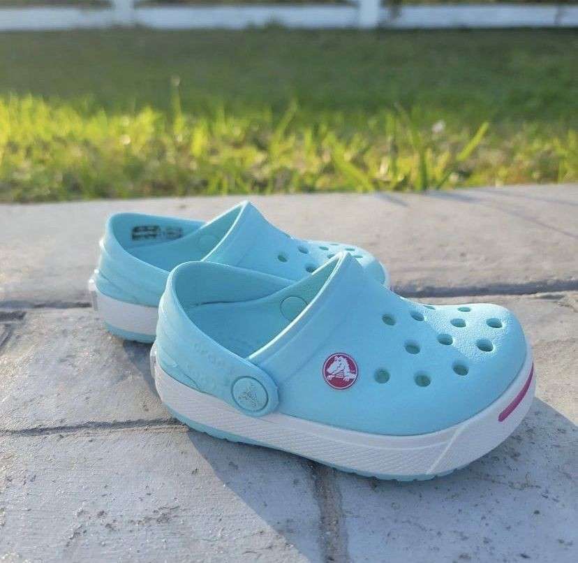 Дитячі Crocs для дівчинки Crocband II Kids Clogs Ice Blue/Candy Pink — фото 2