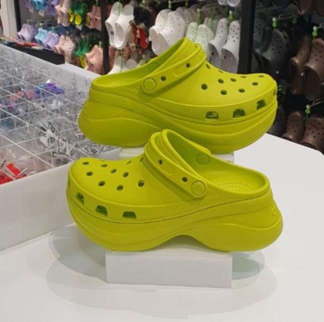 Жіночі Crocs Women's Classic Bae Clog Kiwi — фото 13