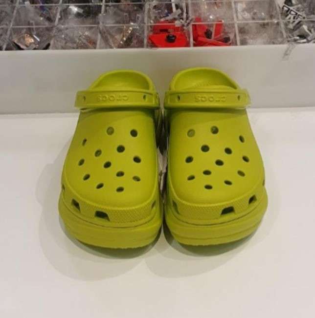 Жіночі Crocs Women's Classic Bae Clog Kiwi — фото 15
