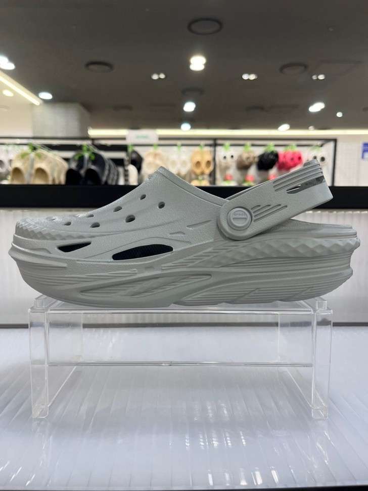 Дитячі Crocs Kids' Off Grid Clog Light Grey — фото 11