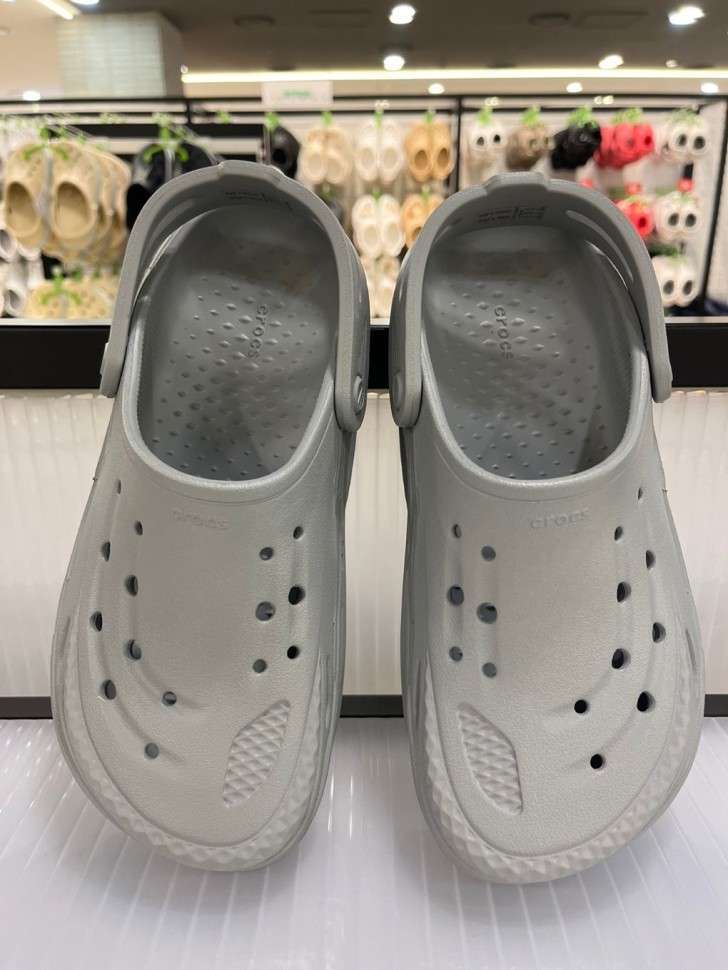 Дитячі Crocs Kids' Off Grid Clog Light Grey — фото 12