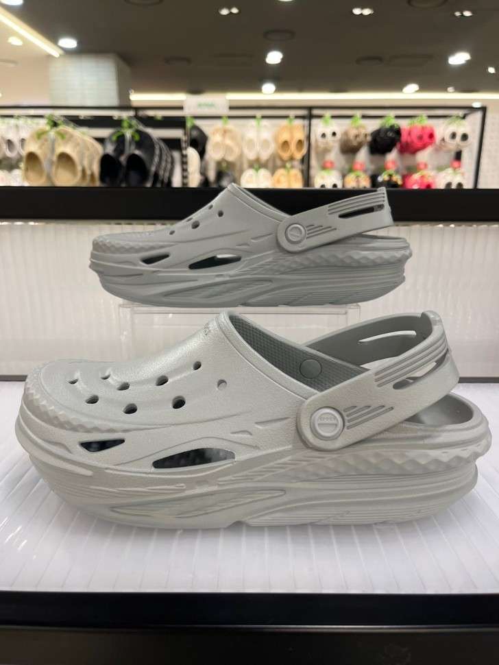 Дитячі Crocs Kids' Off Grid Clog Light Grey — фото 13