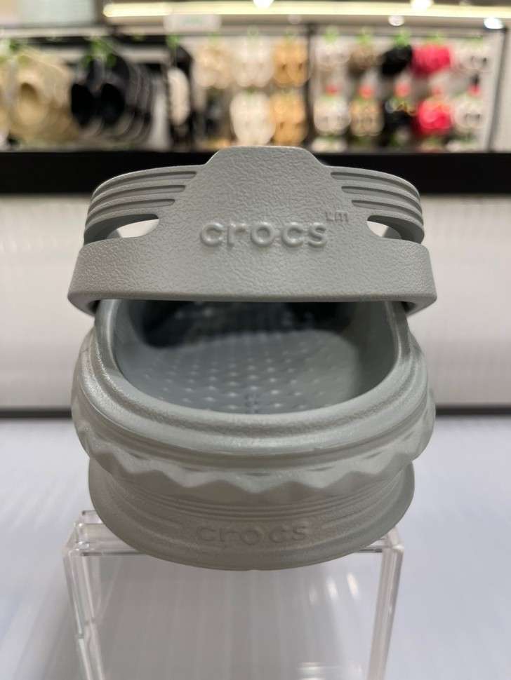 Дитячі Crocs Kids' Off Grid Clog Light Grey — фото 8