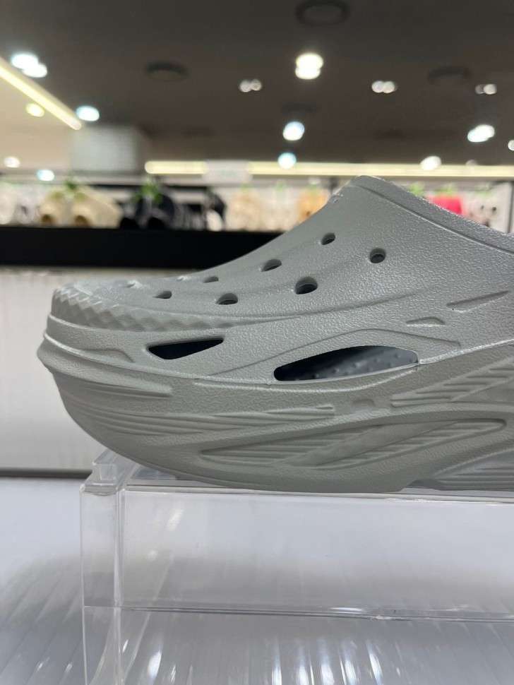 Дитячі Crocs Kids' Off Grid Clog Light Grey — фото 10