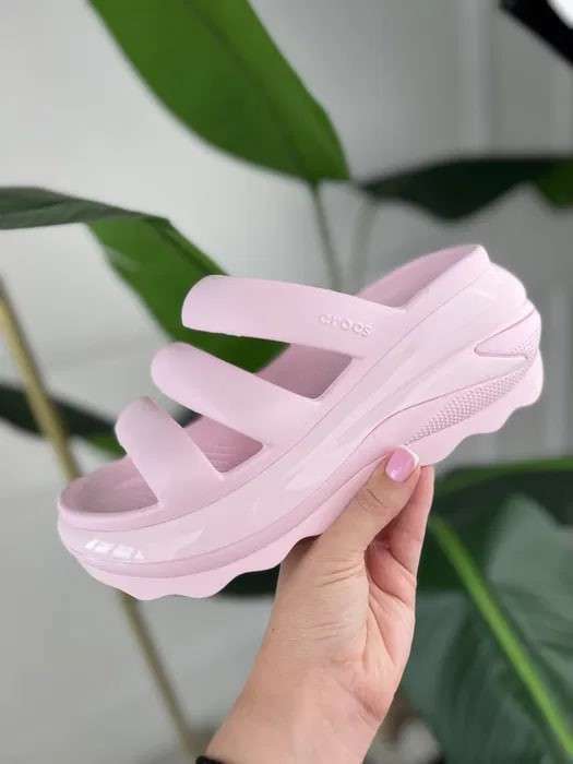 Жіночі шльопанці Crocs Mega Crush Triple Strap Pink Milk — фото 8