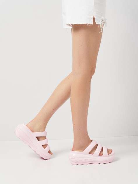 Жіночі шльопанці Crocs Mega Crush Triple Strap Pink Milk — фото 9