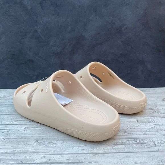 Жіночі шльопанці Crocs Classic Sandal V2 Bone — фото 13