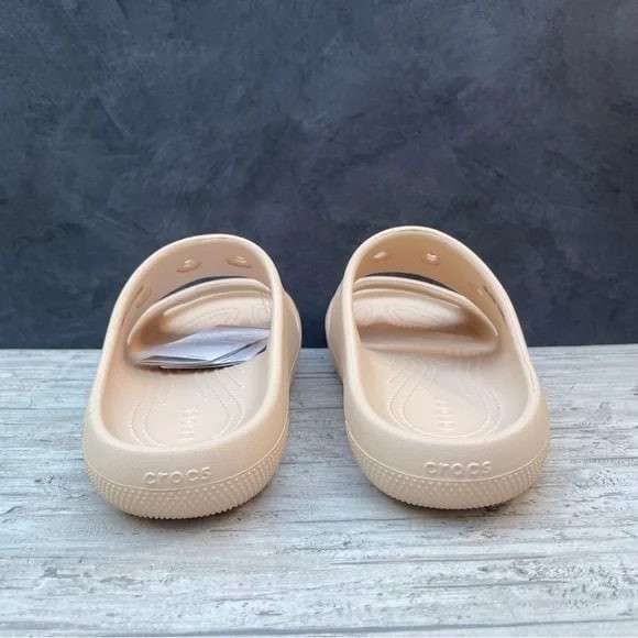 Жіночі шльопанці Crocs Classic Sandal V2 Bone — фото 14