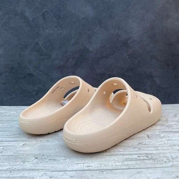 Жіночі шльопанці Crocs Classic Sandal V2 Bone — фото 15