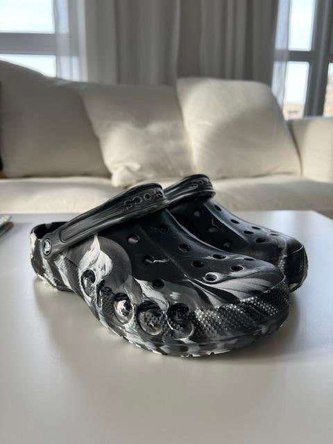 Чоловічі Crocs Baya Marbled Clog Black/White — фото 2