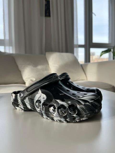 Чоловічі Crocs Baya Marbled Clog Black/White — фото 5