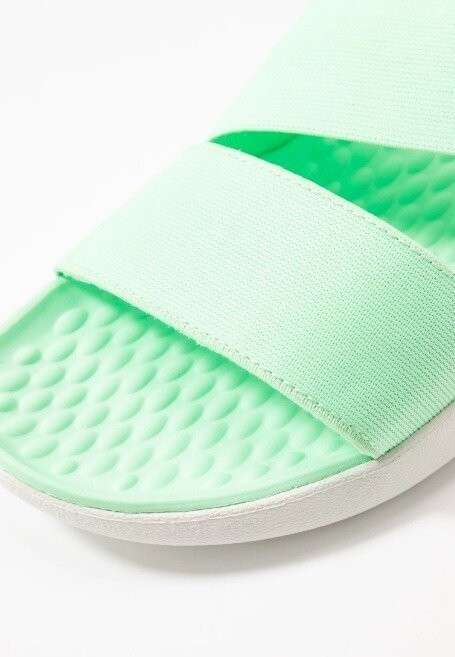 Жіночі сандалі Crocs LiteRide Stretch Sandal Neo Mint/Almost White — фото 4