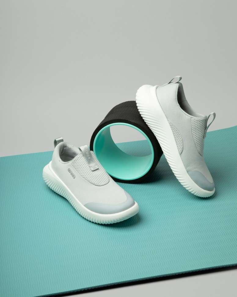Жіночі Crocs Кросівки Меллоу Сірі Mellow Ease Slip on Atmosphere / White — фото 10