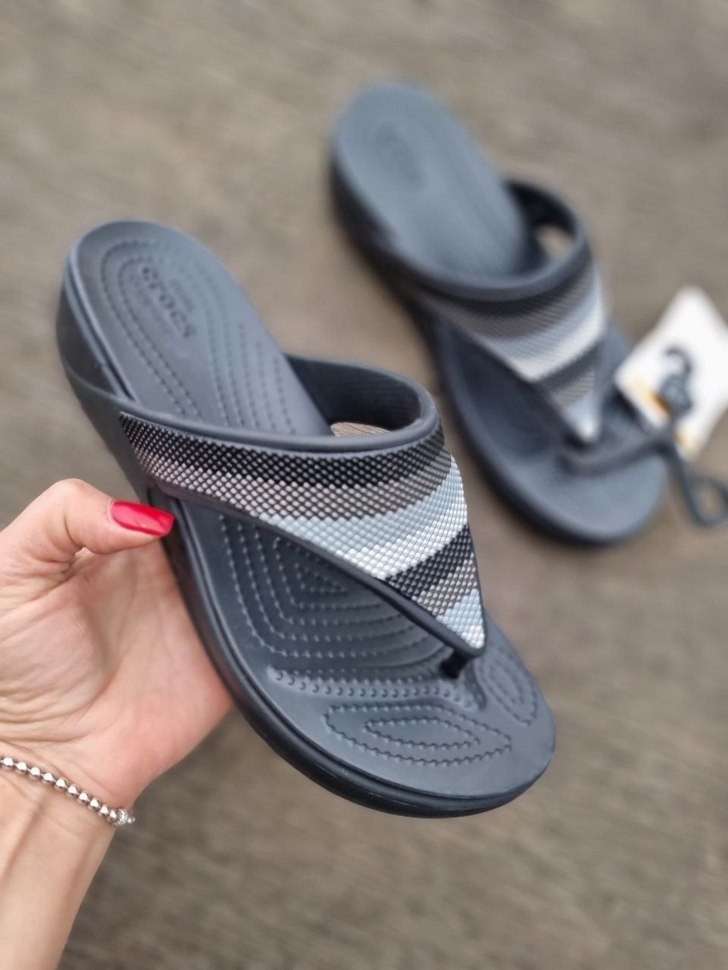 Жіночі в'єтнамки Crocs Monterey Bead Strap Wedge Flip Black / Multi — фото 2