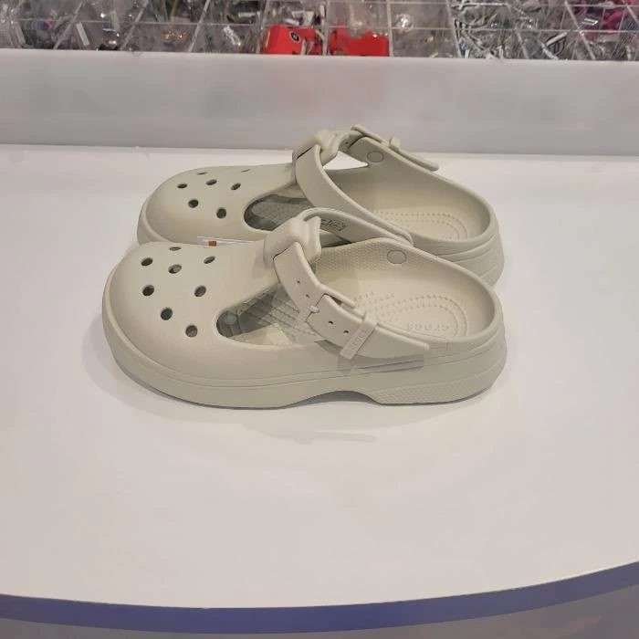 Жіночі сандалі Crocs Бежеві Classic Mary Jane Bone — фото 3