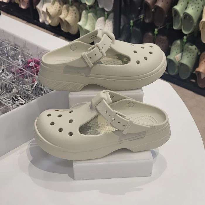 Жіночі сандалі Crocs Бежеві Classic Mary Jane Bone — фото 4