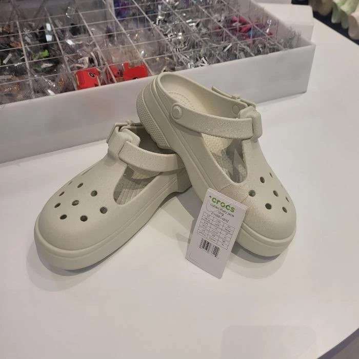 Жіночі сандалі Crocs Бежеві Classic Mary Jane Bone — фото 5