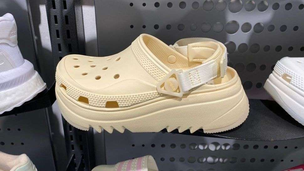 Жіночі Crocs Hiker Xscape Clog Vanilla Baige — фото 12