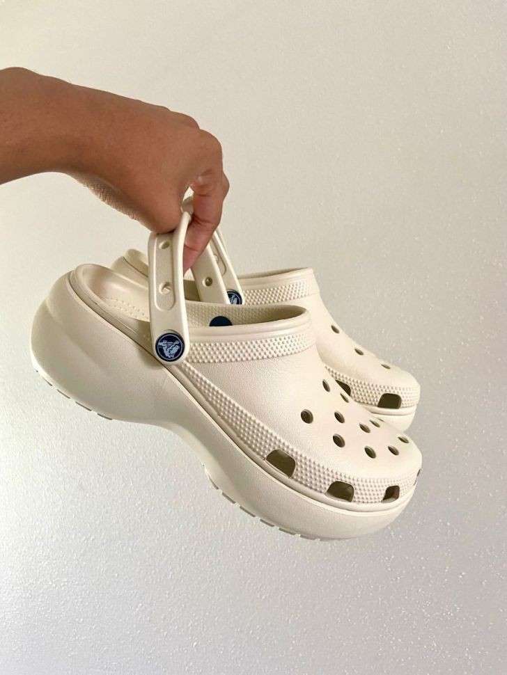Жіночі Crocs Women's Classic Clog Platform Bone — фото 2