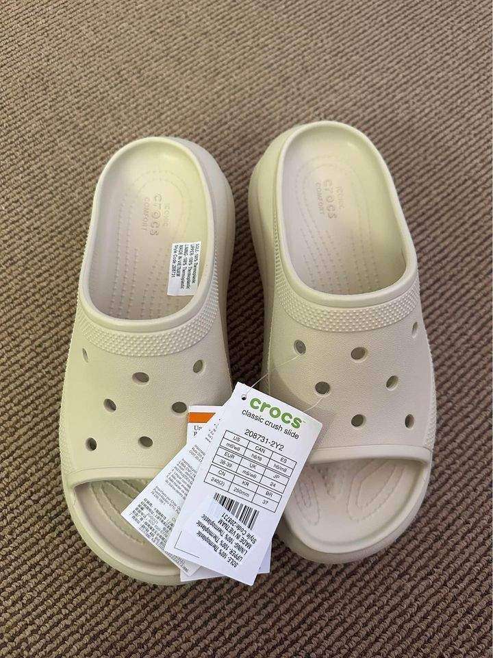 Жіночі шльопанці Crocs Classic Crush Platform Slide Bone — фото 6