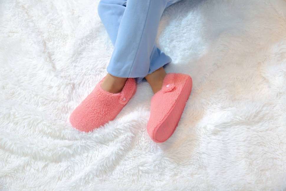 Crocs утеплені Рожеві Жіночі Classic Cozzzy Slipper - hot blush — фото 3
