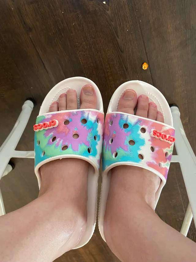 Жіночі шльопанці Crocs Classic Tie-Dye Graphic Slide — фото 9